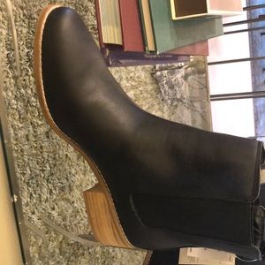 Gap black booties